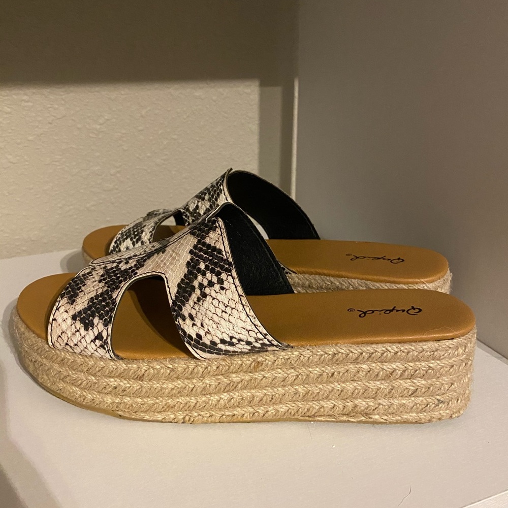 Worn once! Snake print wedges - Picture 4 of 5